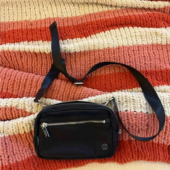 lululemon athletica Black Crossbody Bag - Picture 5 of 8
